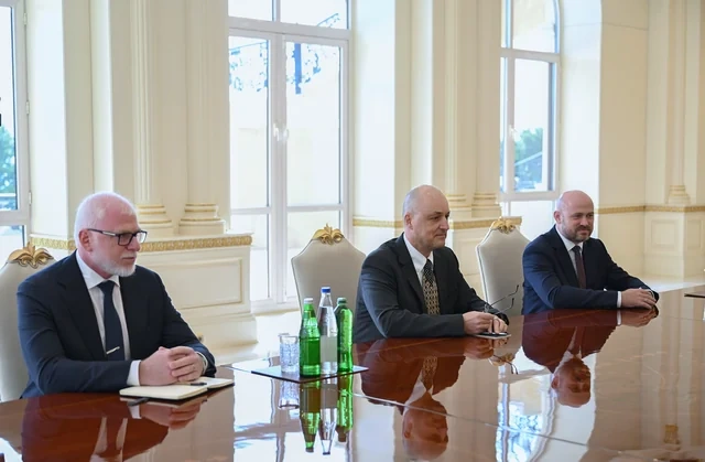 Prezident İlham Əliyev "John Deere" şirkətinin nümayəndə heyətini qəbul edib - FOTO