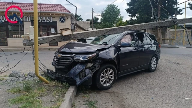 Tovuzda QƏZA: "Chevrolet" əvvəl "Opel"ə, sonra işıq dirəyinə çırpıldı - FOTO