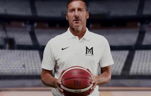Totti futbolu basketbola dəyişdi