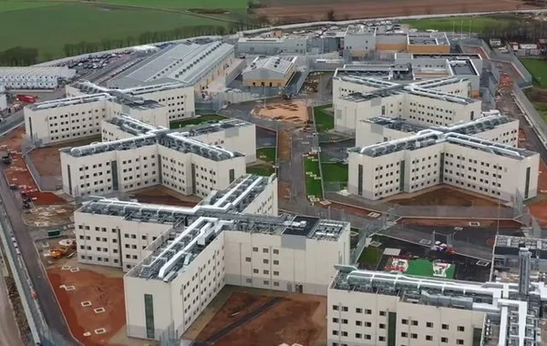 Böyük Britaniyanın yeni "superhəbsxanası"nda böhran yaşanır