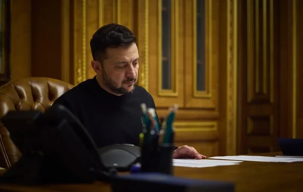 Ukrayna Prezidenti Volodimir Zelenski hərbi xidmətlə bağlı yeni qanun imzalayıb