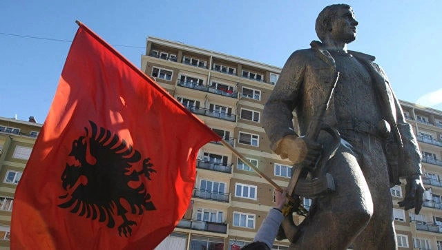 Albaniyada hökumət binasına hücum edildi - Video