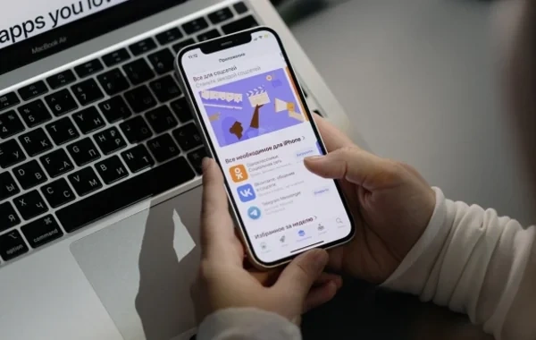 "Apple" xəbərdarlıq etmədən VK tətbiqlərini "App Store"dan sildi