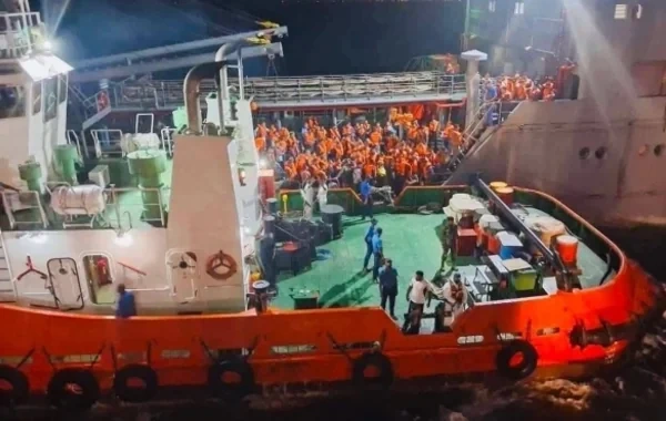 Şri-Lanka İran gəmisini nəzarətə götürdü: 200-dən çox dənizçi təxliyə edilir