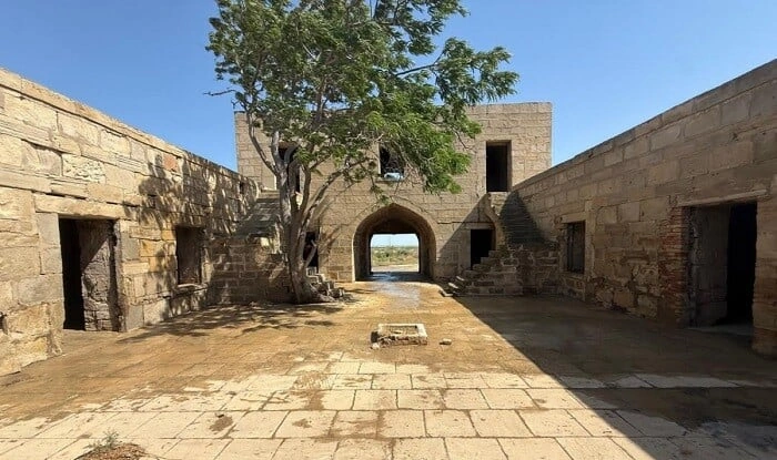 Ölkə əhəmiyyətli memarlıq abidəsinə ziyan vuruldu - Foto