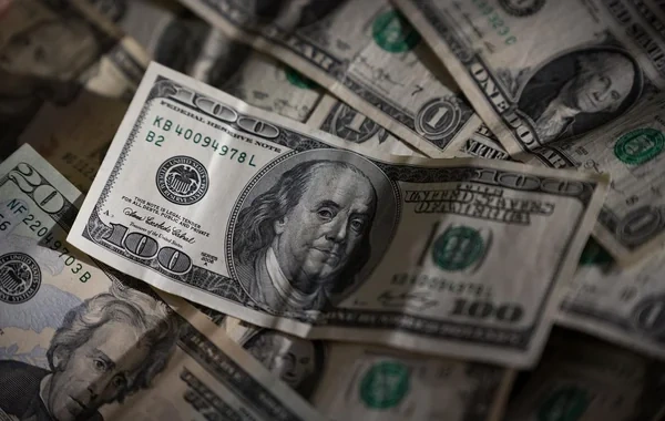 Federal Ehtiyat Sistemi: Dollar son 13 ayın ən yüksək həddinə çatıb