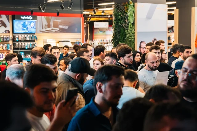 "Kontakt"da "iPhone 18 Pro" seriyasına axın: Dördüncü il ardıcıl satış rekordu
