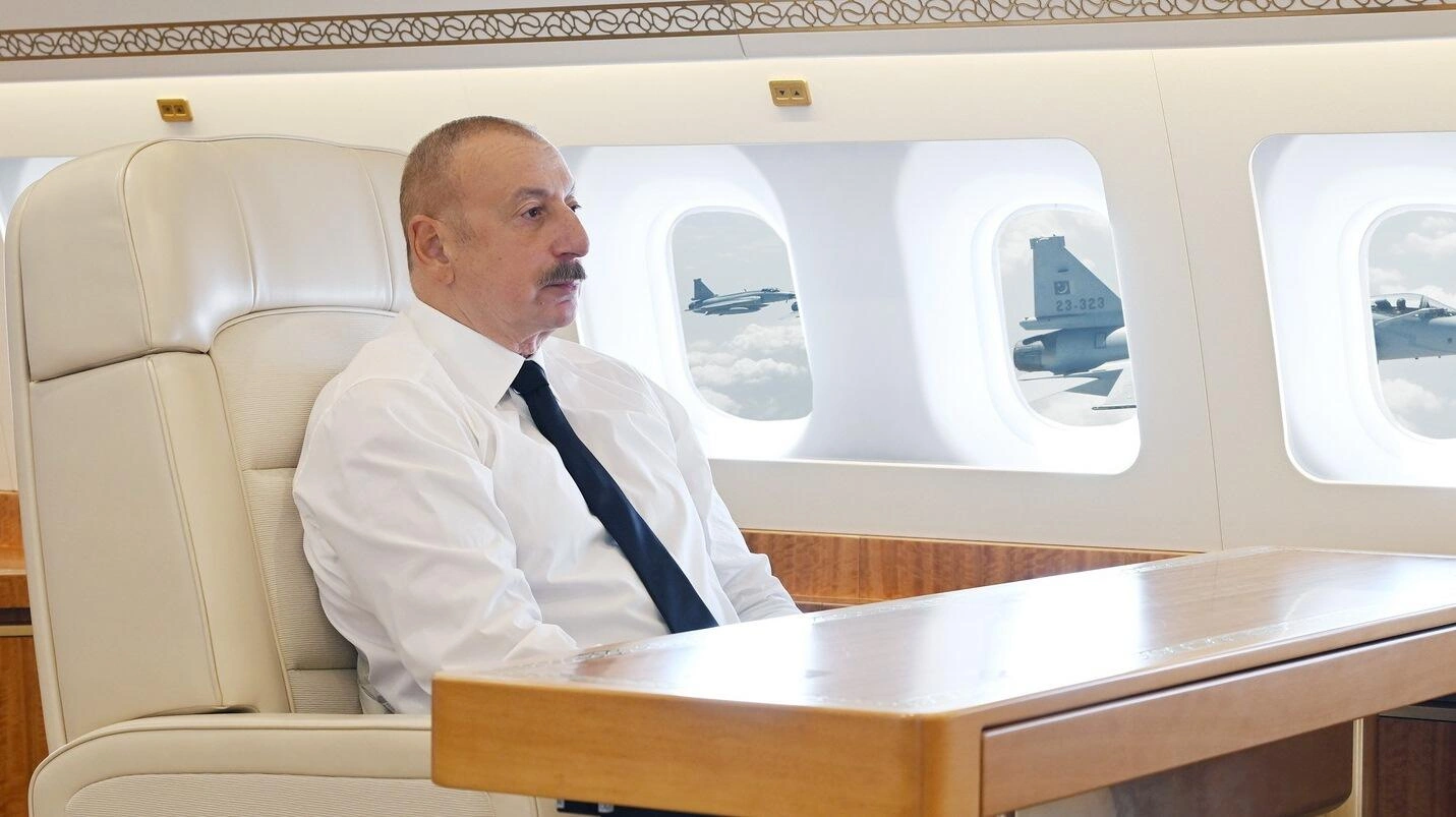 Serbiya qırıcıları Prezidentin təyyarəsini belə müşayiət etdi - Foto