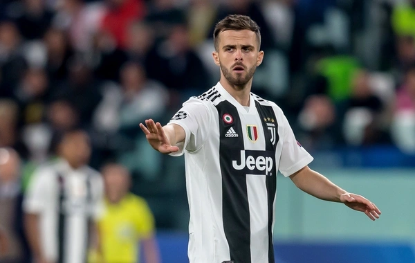 Miralem Pyaniç karyerasını bitirdi