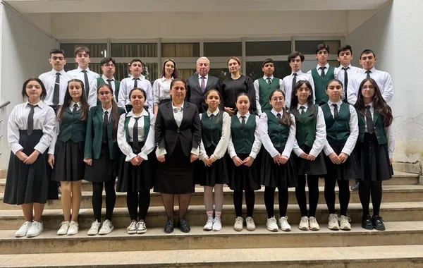 Bir sinifdən 13 nəfər "Tibb"ə qəbul oldu: Məzunlardan biri 700 bal toplayıb