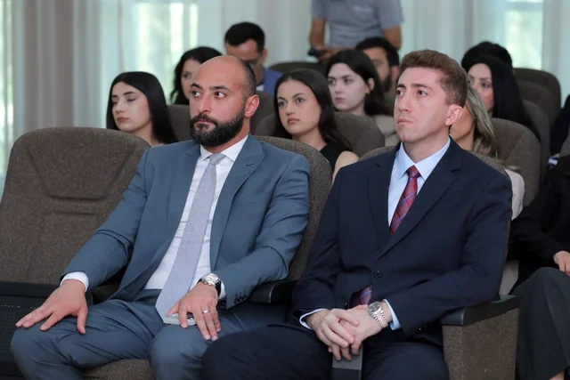 Gənc media nümayəndələri SOCAR-ın yaşıl enerji planı ilə tanış oldular - FOTO