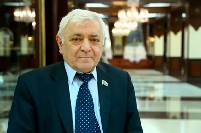 Deputat: "Hamı eyni formada məktəbə gələndə diqqət geyimə deyil, təhsilə yönəlir"