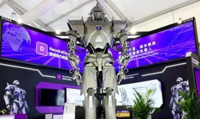 Nəhəng ixtira: 4 metrlik, 1,2 tonluq robot yaradıldı - Video
