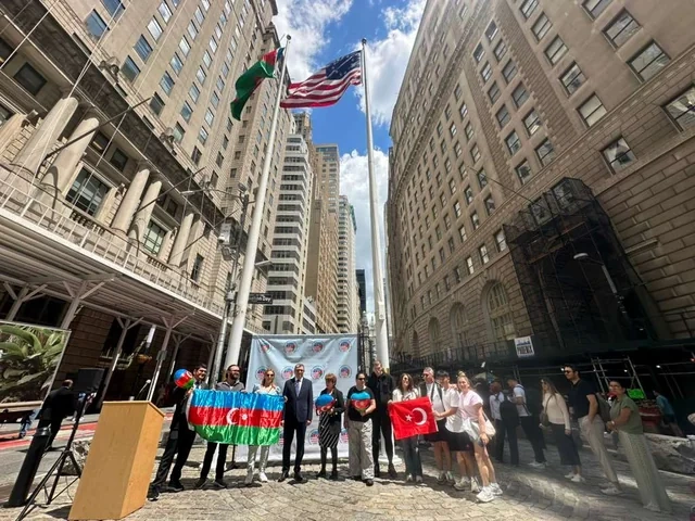 Azərbaycan bayrağı Nyu-Yorkda ucaldılıb - FOTO