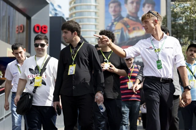 Autizmli gənclər dünyanın diqqət mərkəzində - FOTO