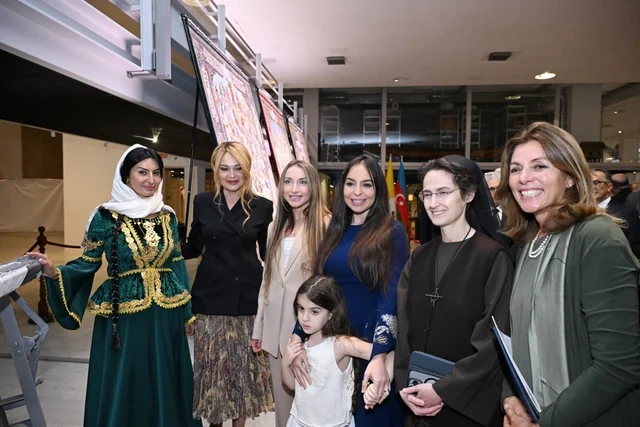 Leyla Əliyeva Müqəddəs Taxt-Tacda Azərbaycan xalçaları sərgisinin açılışında iştirak edib - FOTO