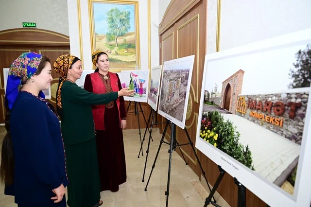 Türkmənistanda "Azərbaycan - obyektivdən tarixə" adlı sərgi təqdim olunub - FOTO