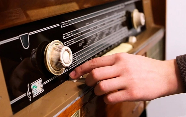 "Qiyamət günü radiostansiyası" yenidən efirdə: İki şifrəli mesaj yayıldı