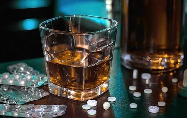 Sağlamlıq üçün gizli bomba: Alkoqol və dərman bir arada