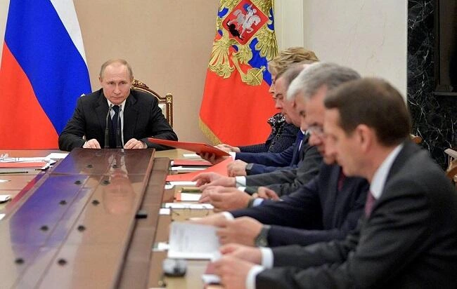 Putin Təhlükəsizlik Şurası ilə iclas keçirdi