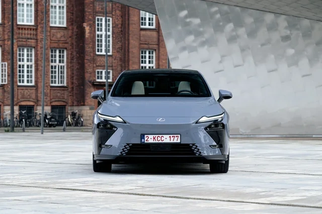 "Lexus ES" - zəriflik və innovasiyanın yeni nəsli