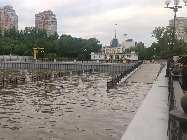 Xabarovskda Amur çayı məcrasından çıxıb: Bölgə su altında qalır - FOTO - VİDEO