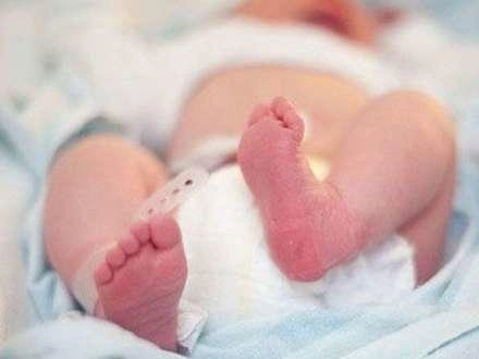 Azərbaycanda dəhşət: Nənə yeni doğulan nəvəsini boğdu