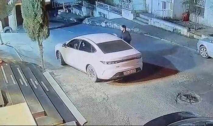 “Kömək etmək” adı ilə yaxınlaşdı, çantanı oğurladı - Video