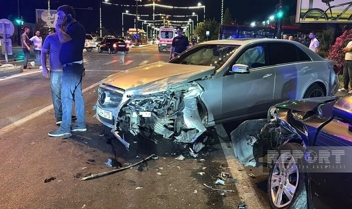 Tanınmış fotoqraf və qızı ağır qəzaya düşdülər