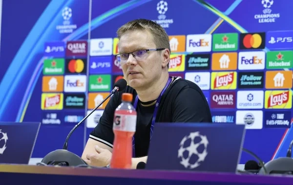 Valdas Dambrauskas: "Qəzet paylamışam, pabda döşəmələri cilalamışam"