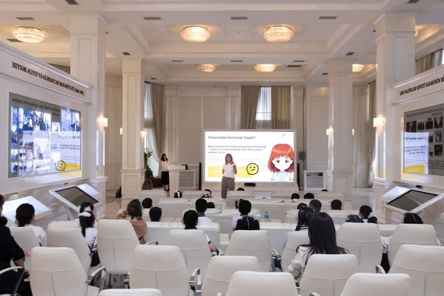 "AzInTelecom" uşaqlar üçün rəqəmsal təhlükəsizlik sessiyası keçirib