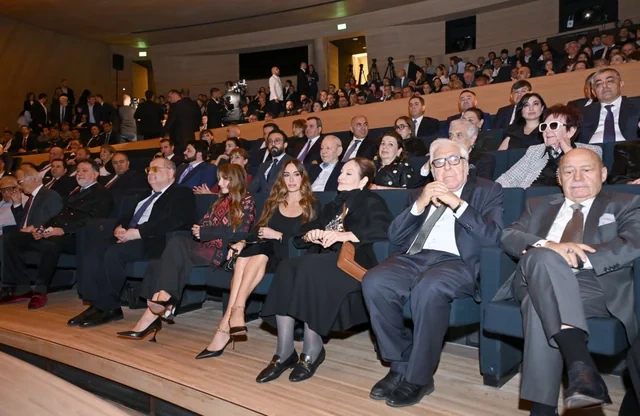 "44" bədii filminin premyerası baş tutub: Arzu Əliyeva və Alyona Əliyeva təqdimatda iştirak ediblər - Foto