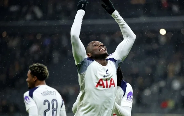 "Tottenhem" UEFA tərəfindən 30 min avro cərimələndi