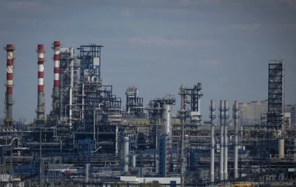 KİV: Rusiyanın ən böyük neft emalı zavodu fəaliyyətini dayandırdı