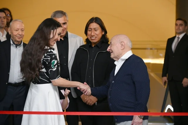 Heydər Əliyev Mərkəzində perulu rəssamın fərdi sərgisinin açılışı olub