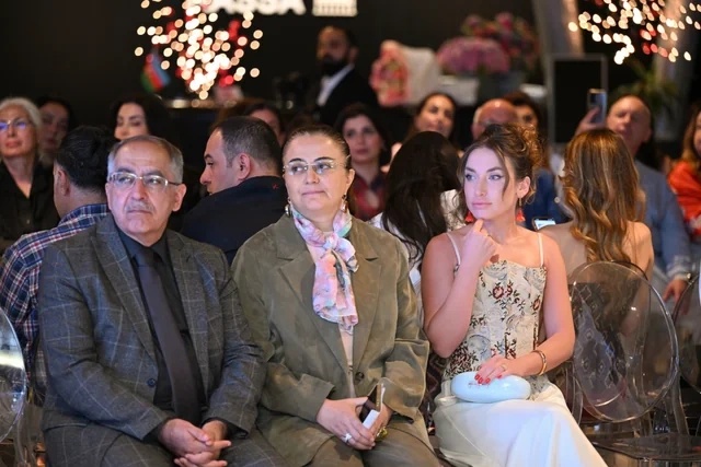 Azərbaycan Milli Xalça Muzeyində "Zamanın naxışları" moda nümayişi təşkil olunub - FOTO