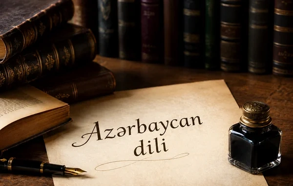 Azərbaycan dilinin qorunması və mobil bildirişlər: Problem necə izah edilir?