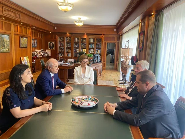 Azərbaycan və Rusiya ali məktəblərinin ortaq layihəsi: Gənc menecerlər məzun oldular - FOTO