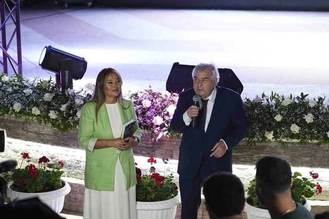 Xətai rayonunda Xalq şairi Sabir Rüstəmxanlının 80 illik yubileyinə həsr olunmuş təntənəli tədbir keçirilib