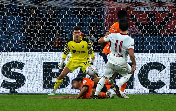 Türkiyə Superliqası: İstanbul derbisində beş qol vuruldu - VİDEO