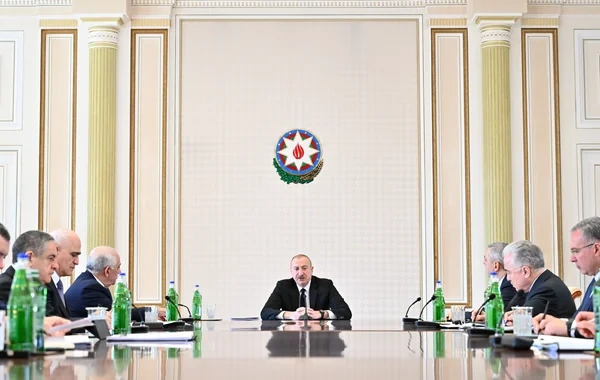İlham Əliyev müşavirə keçirdi - FOTO