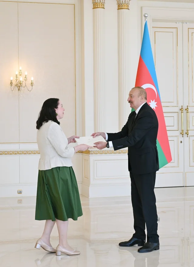 Prezident İrlandiyanın Azərbaycana yeni təyin olunmuş səfirini qəbul edib - FOTO