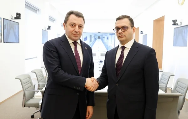 Azərbaycan və Ermənistan rəsmiləri Cenevrədə masa arxasında
