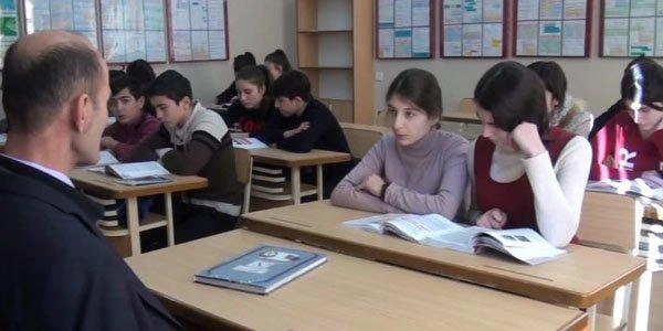 Şagird yerdəyişməsi müvəqqəti dayandırılır