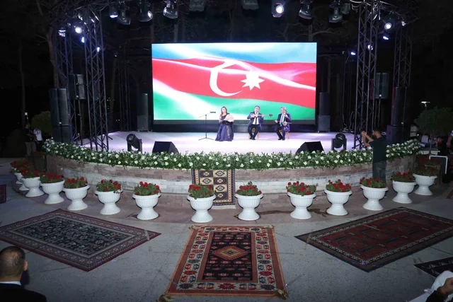 Xətai rayonunda Beynəlxalq Azərbaycan Muğamı və Musiqisi Günü münasibətilə konsert təşkil olunub