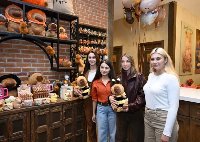 Leyla Əliyeva Şamaxıda "Capybara Azerbaijan" fermasında olub - Foto