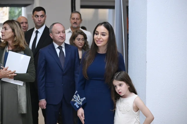 Leyla Əliyeva Müqəddəs Taxt-Tacda Azərbaycan xalçaları sərgisinin açılışında iştirak edib - FOTO