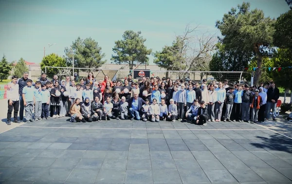 "DH Volley" komandası voleybol meydançası inşa edib