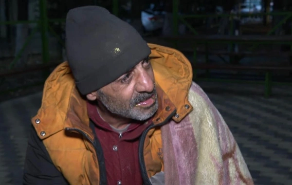 50 yaşlı kişi kirayə qaldığı evdən çıxarılıb: "Hava soyuqdur, üşüyürəm, çöldə yaşamaq çətindir"