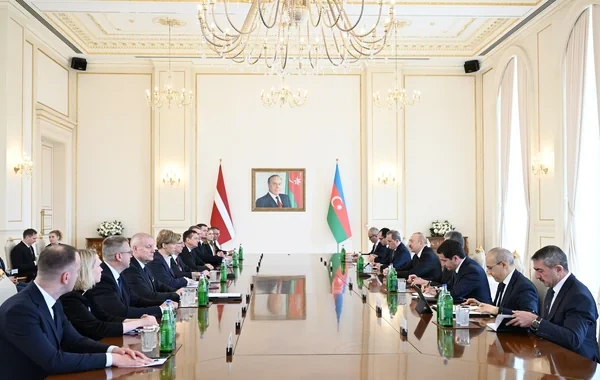 Azərbaycan və Latviya prezidentlərinin geniş tərkibdə görüşü keçirilib - FOTO